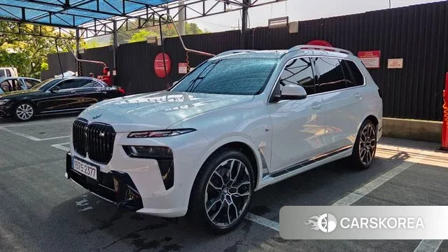 BMW X7 (G07) 2025 Белый из Кореи