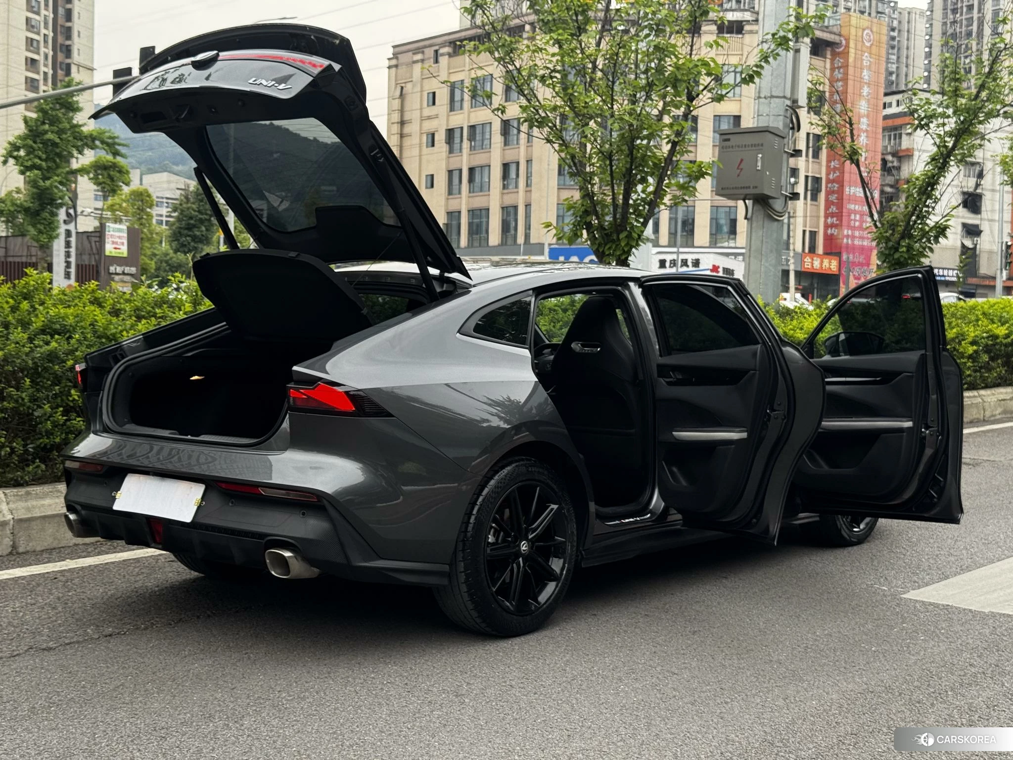 Chang'an UNI-V 2023 Темно-серый из Китая