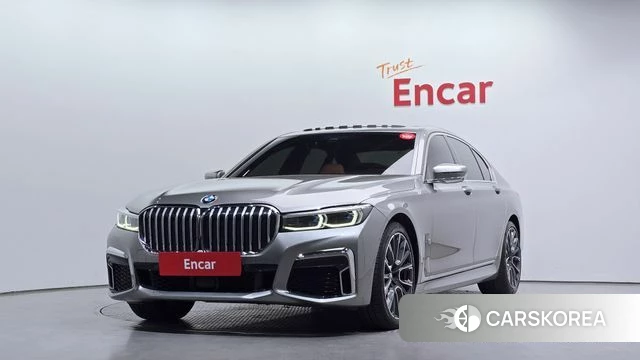 BMW 7 Series (G11) 2022 Серебристо-серый из Кореи