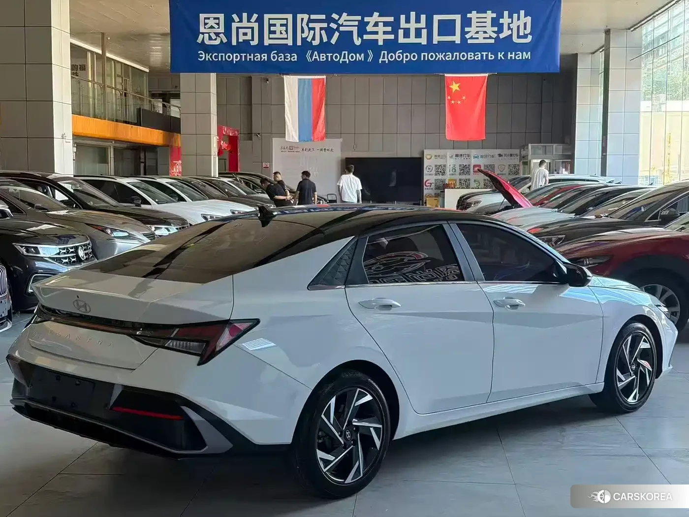 Hyundai Elantra 2023 Белый из Китая