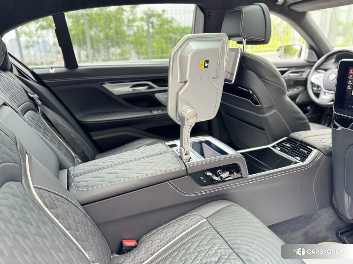 BMW 7 series 2019 Белый из Китая