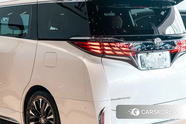 Toyota Elfa 2025 Белый из Китая