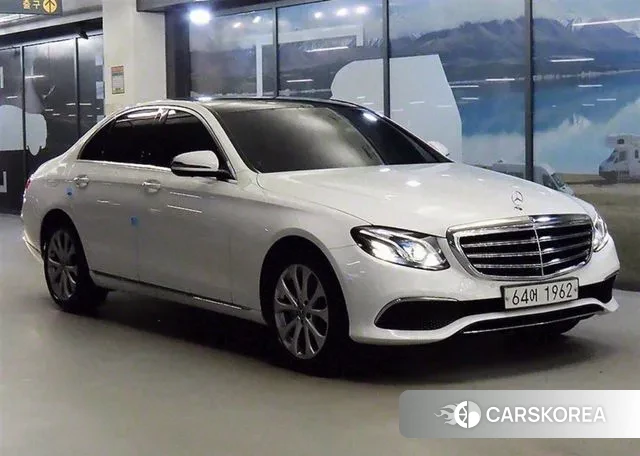 Mercedes-Benz E-Class W213 2019 Белый из Кореи