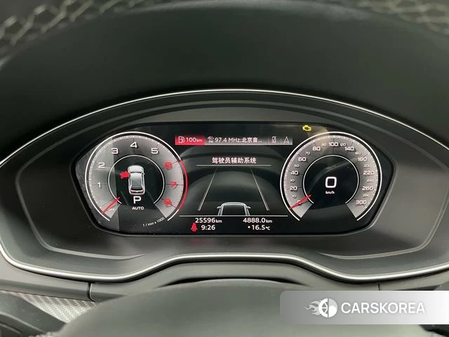 Audi Q5L 2021 Темно-серый из Китая