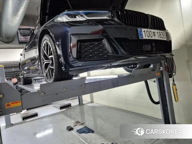 BMW 5 Series (G30) 2023 Черный из Кореи