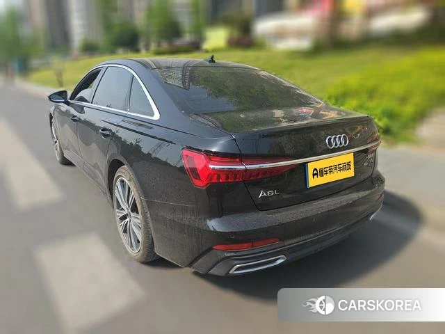 Audi A6L 2022 Черный из Китая