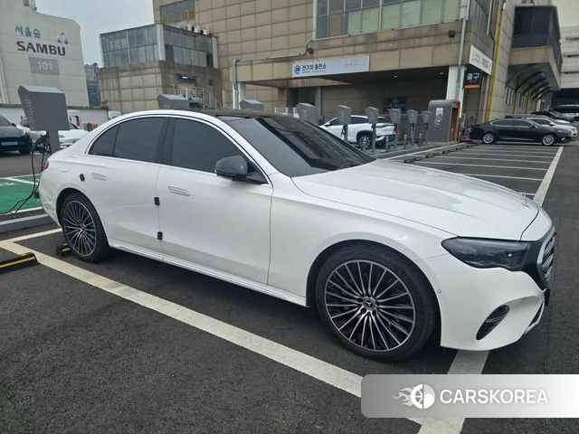 Mercedes-Benz E-Class W214 2024 Белый из Кореи