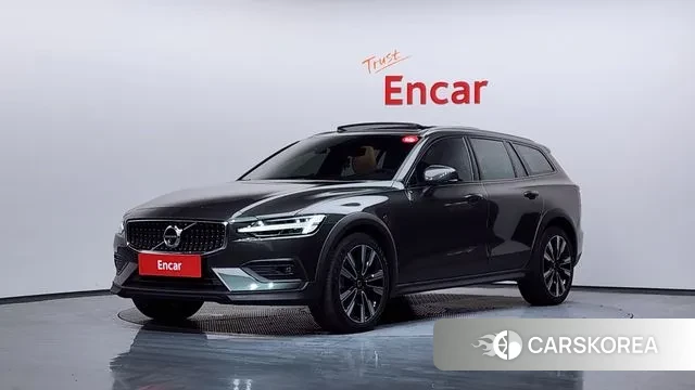 Volvo V60 Cross-Country 2nd Generation 2021 Серый из Кореи
