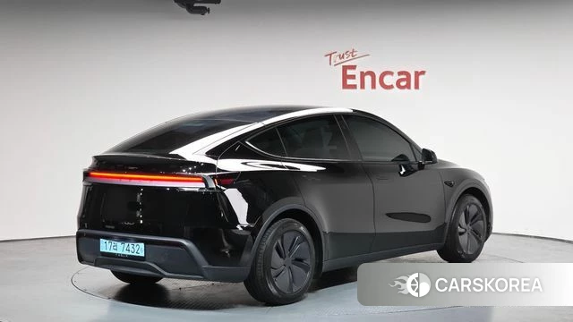 Tesla Model Y 2025 Черный из Кореи