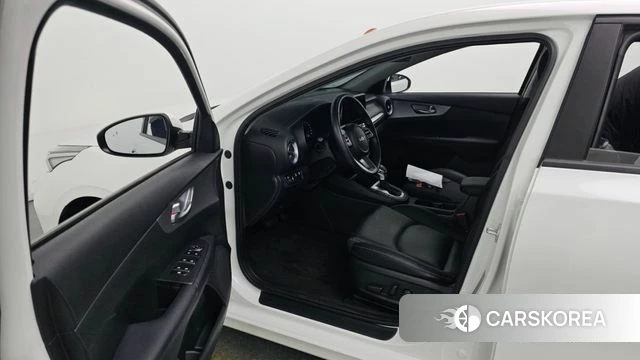 Kia The New K3 2nd generation 2021 Белый из Кореи