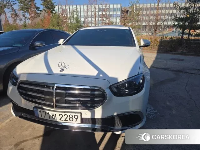 Mercedes-Benz E-Class W213 2022 Белый из Кореи