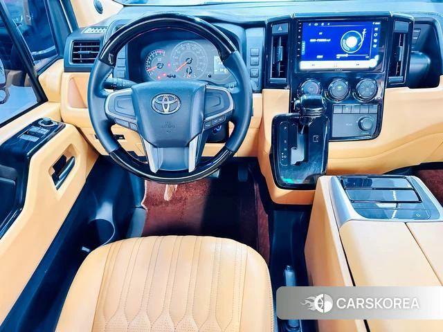 Toyota Hiace 2023 Белый из Китая