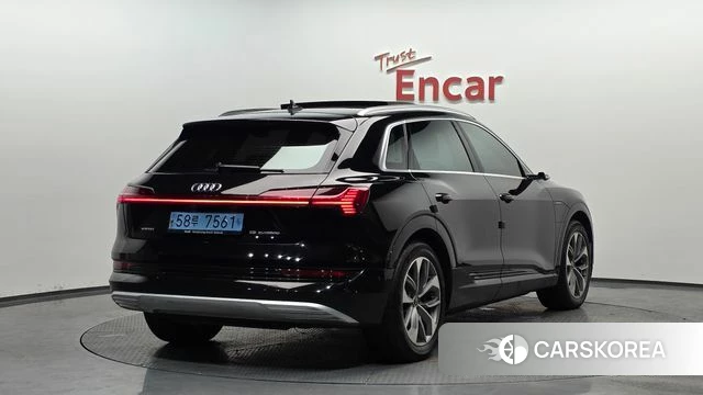 Audi e-Tron 2022 Черный из Кореи