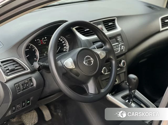 Nissan Xuan Yi 2022 Темно-серый из Китая
