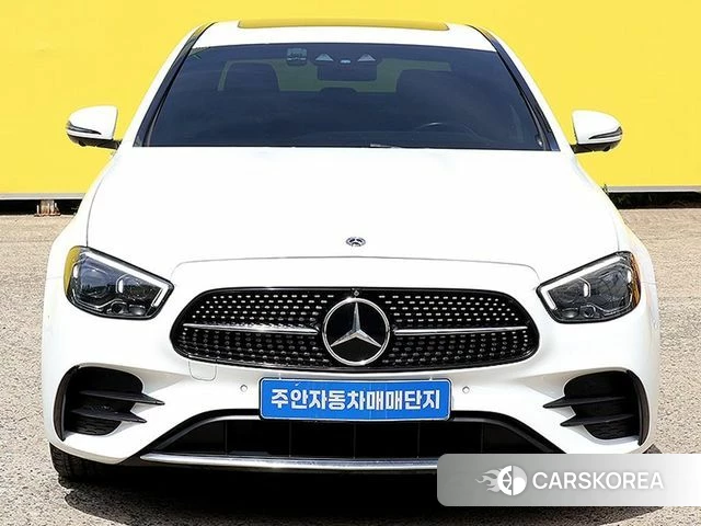 Mercedes-Benz E-Class W213 2022 Белый из Кореи