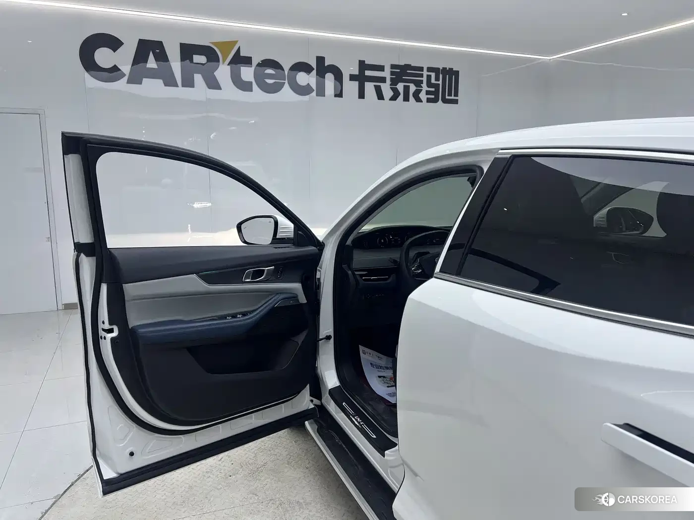Chang'an Changan UNI-K Smart iDD 2022 Белый из Китая