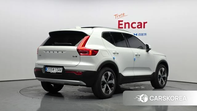 Volvo XC40 2025 Белый из Кореи