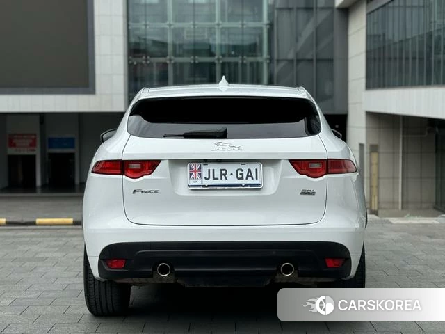 Jaguar F-PACE 2019 Белый из Китая