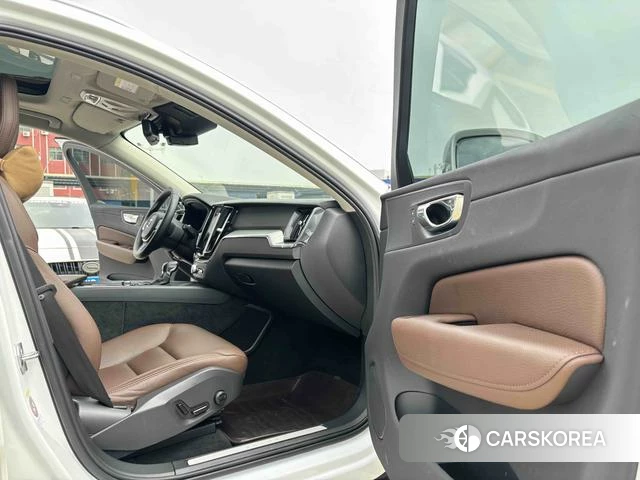 Volvo XC60 2019 Белый из Китая