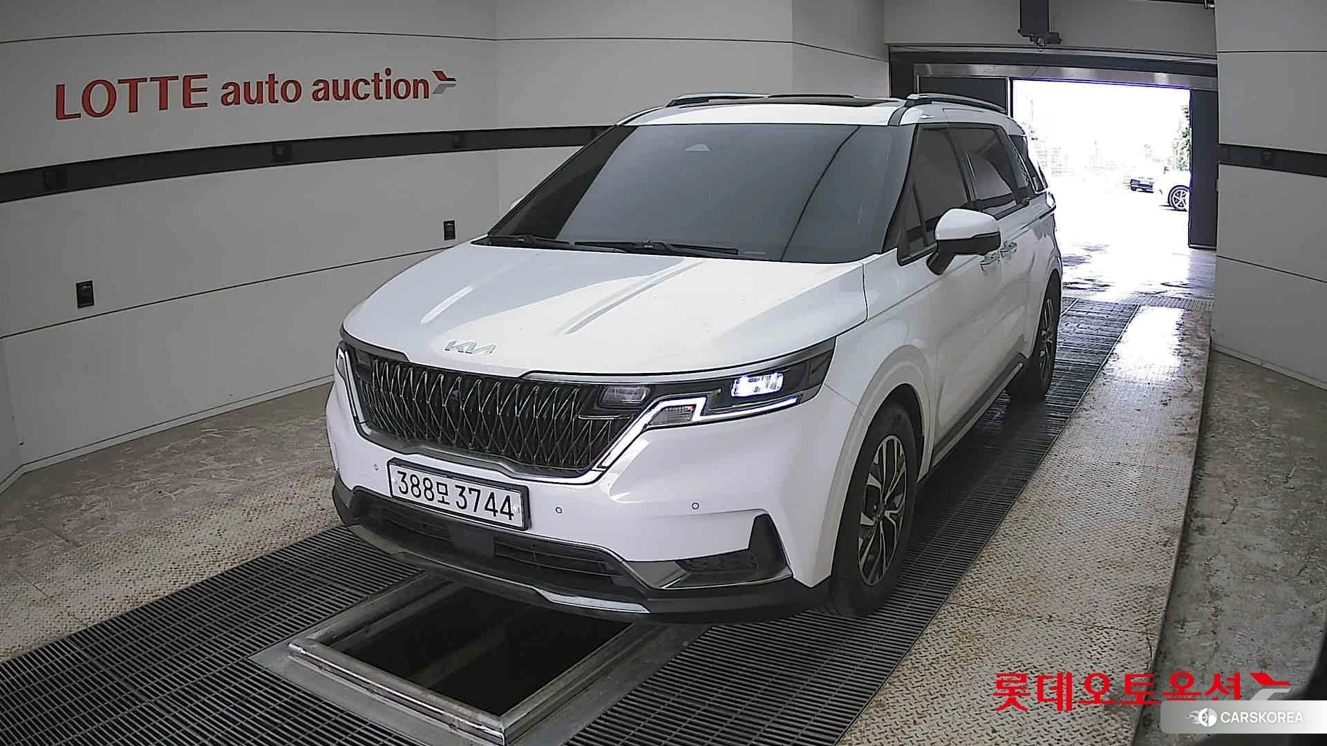 Kia Carnival 2023 Белый из Кореи