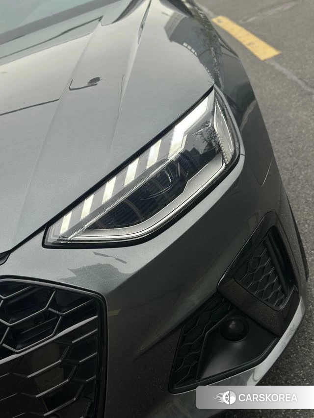 Audi A4L 2022 Темно-серый из Китая