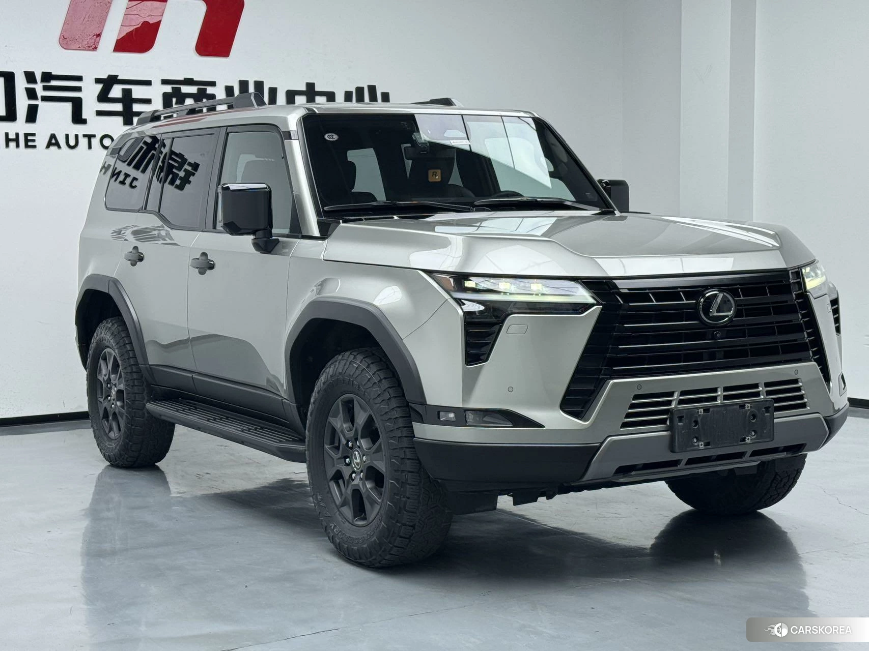 Lexus GX 2024 Серебристо-серый из Китая