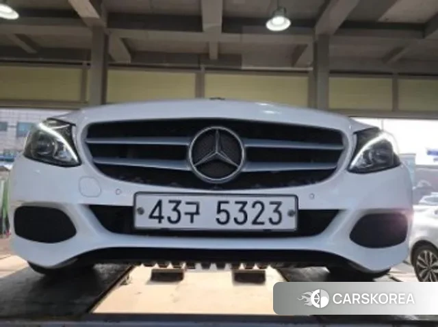 Mercedes-Benz C-Class W205 2018 Белый из Кореи