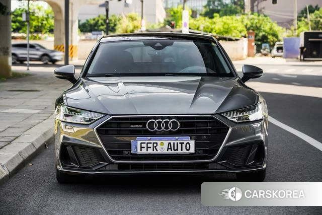 Audi A7 2021 Серебристо-серый из Китая