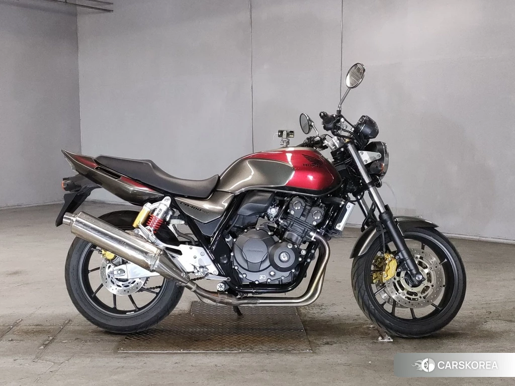 Проданный Honda CB400SF 2016 из Японии, фото 2
