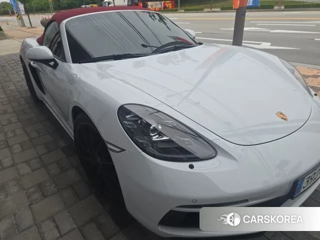 Porsche 718 Boxster 2023 Белый из Кореи