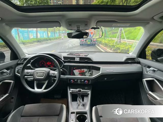 Audi Q3 2019 Темно-серый из Китая