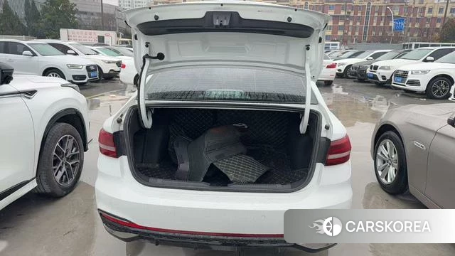 Volkswagen Lavida 2023 Белый из Китая