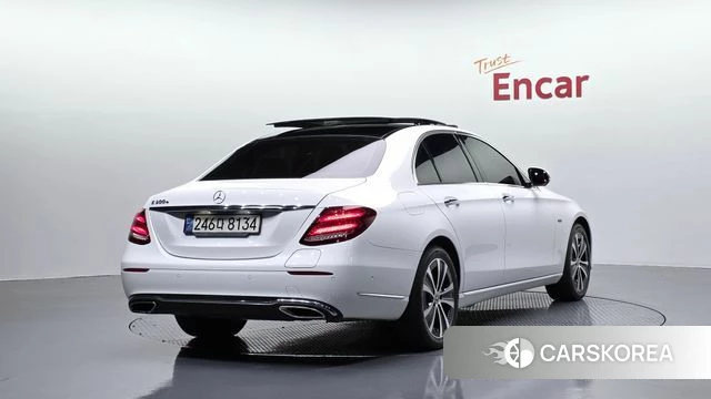 Mercedes-Benz E-Class W213 2019 Белый из Кореи