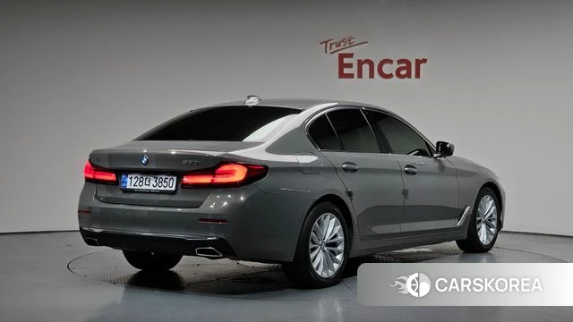 BMW 5 Series (G30) 2022 Серебристо-серый из Кореи