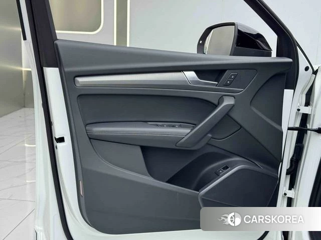 Audi Q5L 2023 Белый из Китая