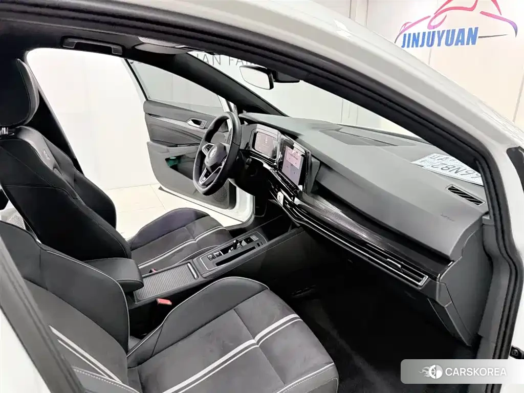 Volkswagen Golf 2024 Белый из Китая