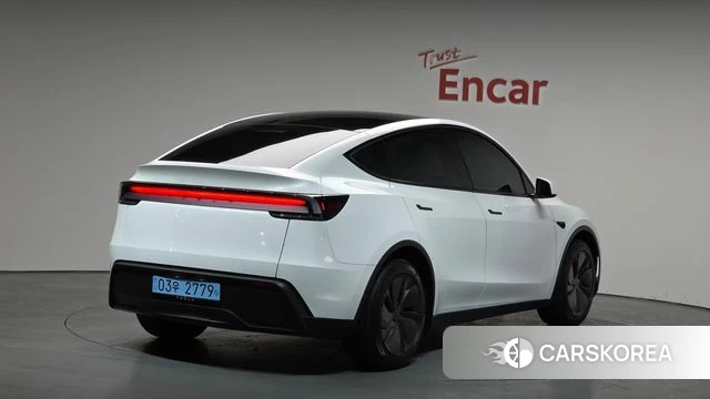 Tesla Model Y 2025 Белый из Кореи