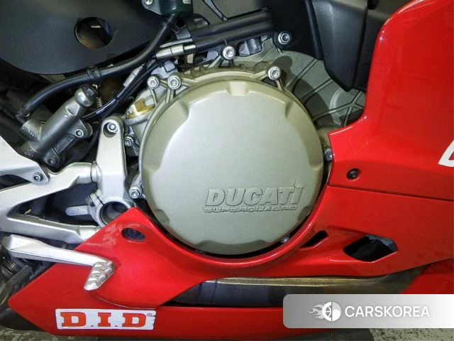 Engine photo