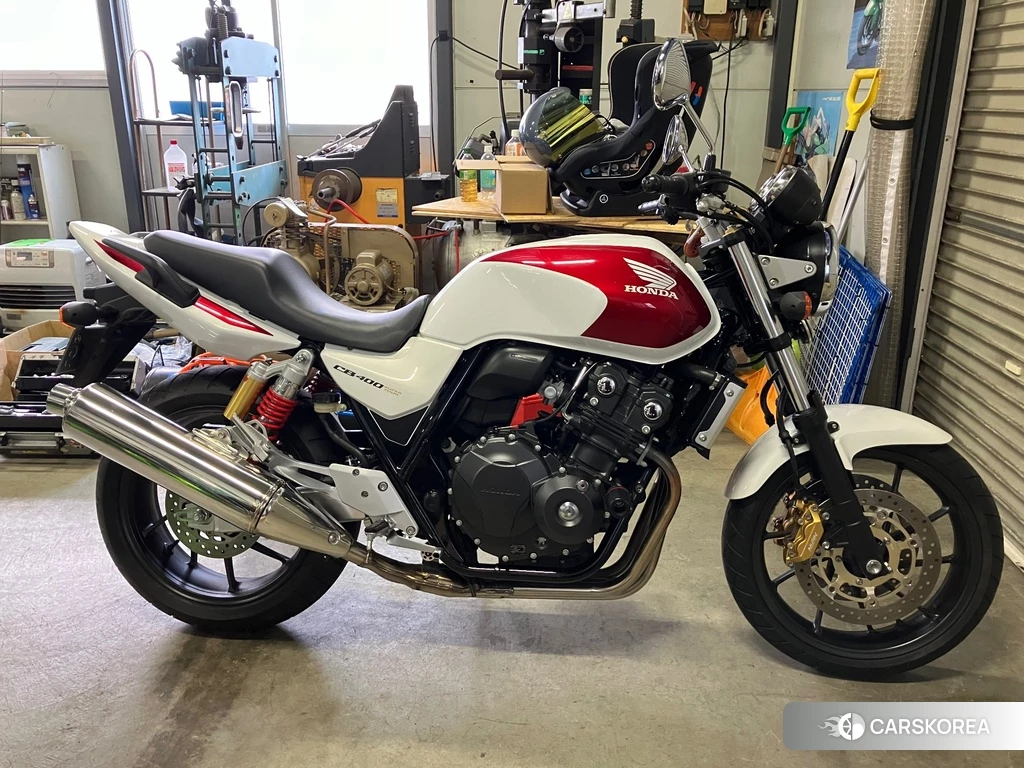 Проданный Honda CB400SF 2015 из Японии