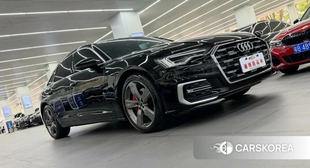 Audi A6L 2022 Черный из Китая