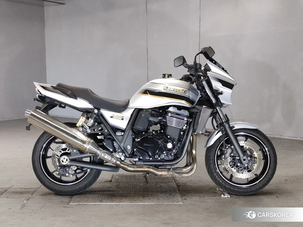 Проданный Kawasaki ZRX 1200 2015 из Японии