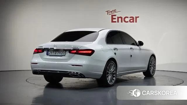 Mercedes-Benz E-Class W213 2023 Белый из Кореи