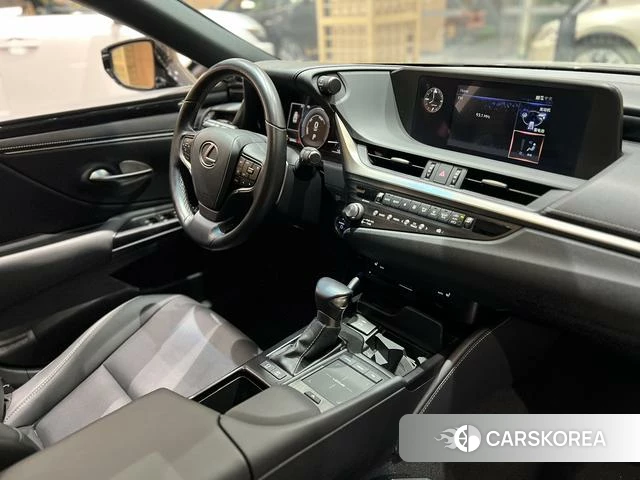 Lexus ES 2021 Синий из Китая