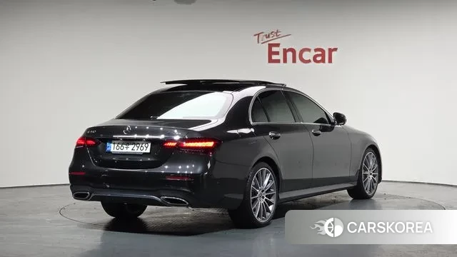 Mercedes-Benz E-Class W213 2022 Серый из Кореи