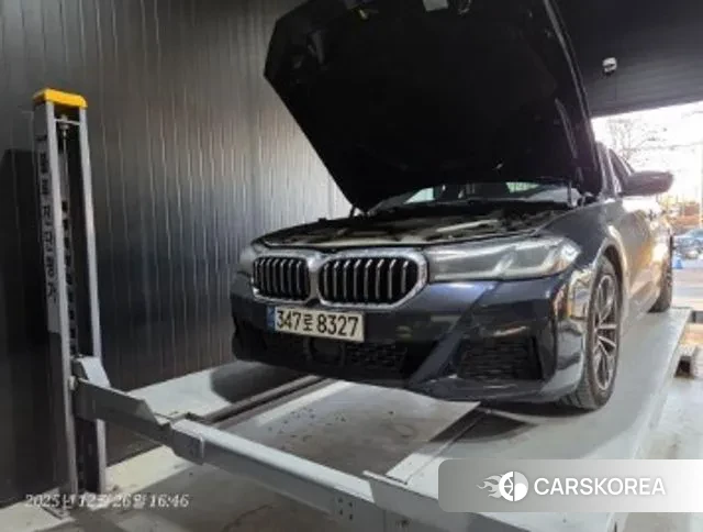 BMW 5 Series (G30) 2023 Черный из Кореи