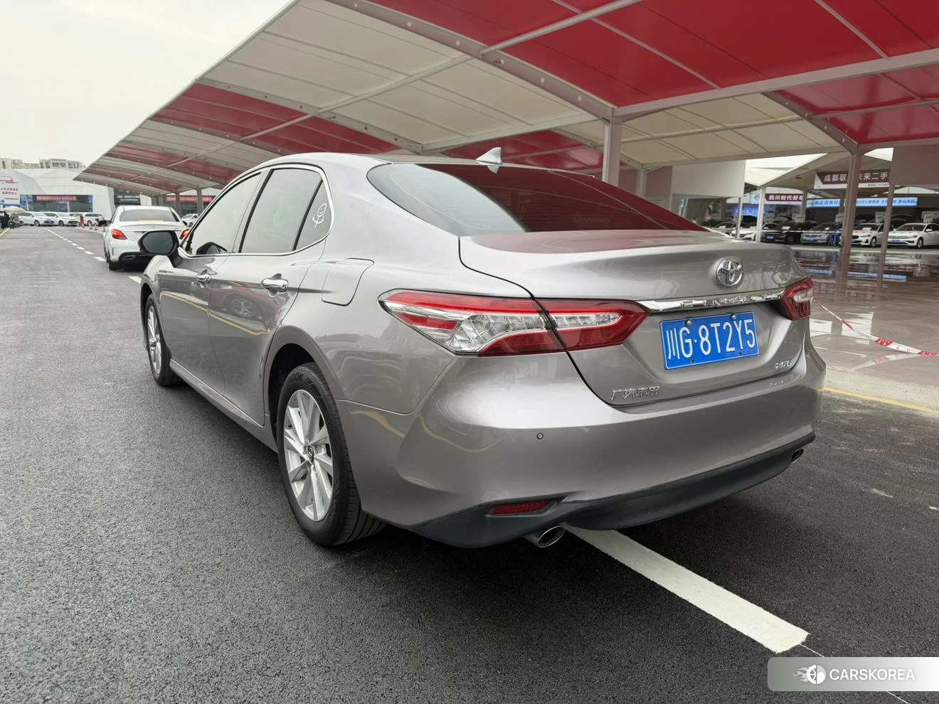 Toyota Camry 2023 Серебристо-серый из Китая