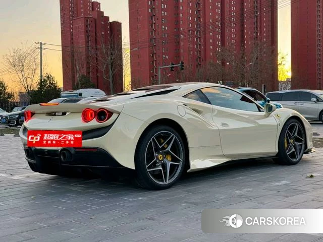 Ferrari F8 2023 Белый из Китая