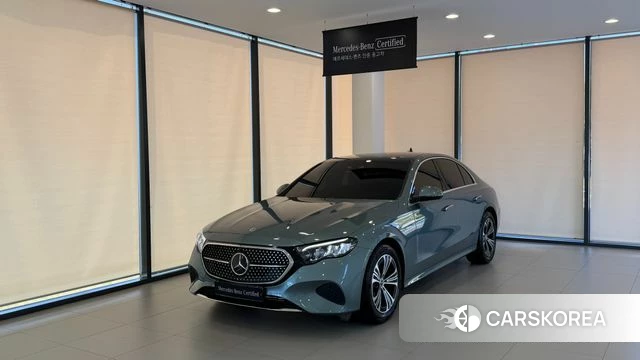 Mercedes-Benz E-Class W214 2025 Синий нефрит из Кореи