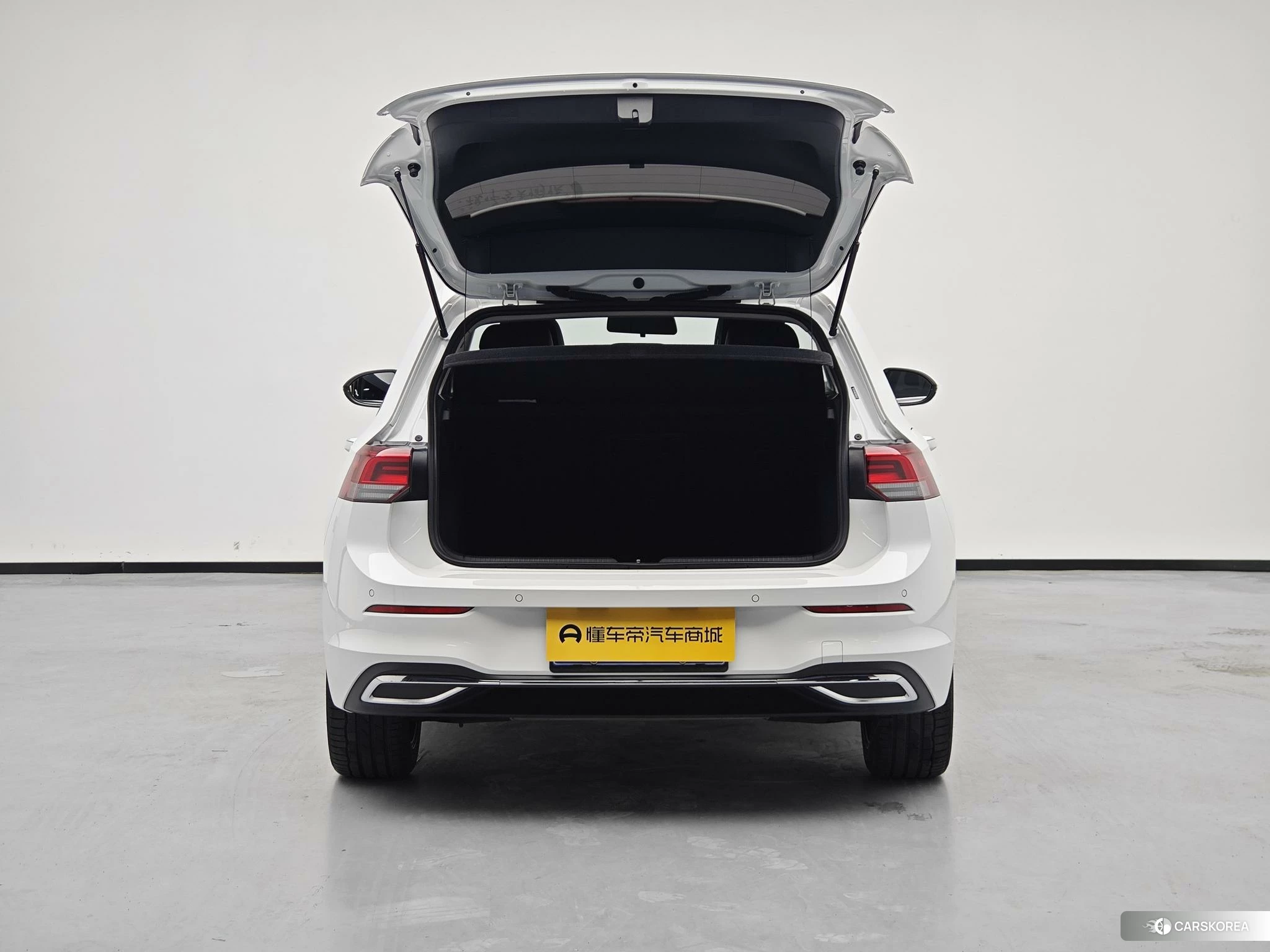 Volkswagen Golf 2023 Белый из Китая