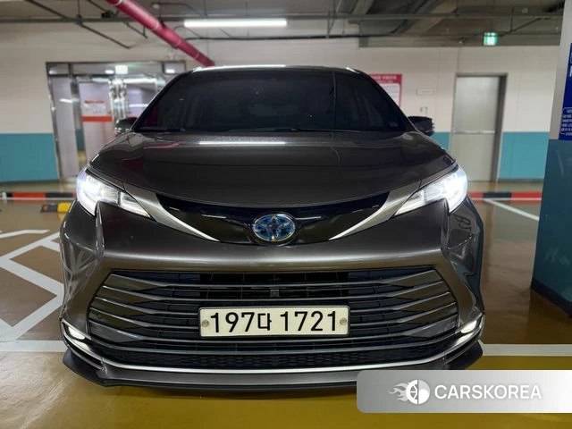 Toyota Sienna 4th Generation 2022 Серый из Кореи